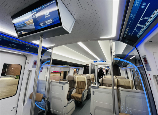 时速200公里全自动驾驶！我国首列中国标准智能市域列车亮相