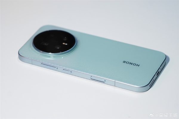 首批第五代骁龙8至尊版 荣耀Magic8搭载全新YOYO 获L3级卓越型称号