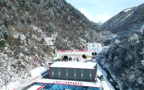 解决冰雪封山难题！川西高原夹金山隧道建成