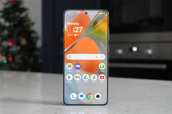 一加15前瞻：全球首发高刷高分屏 屏幕对标iPhone 17 Pro Max