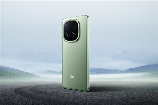 iQOO 15首发史上功耗最低的2K屏 产品经理：可能是未来几年最好的屏幕