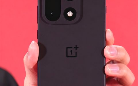 首批搭载第五代骁龙8至尊版 一加15真机出炉