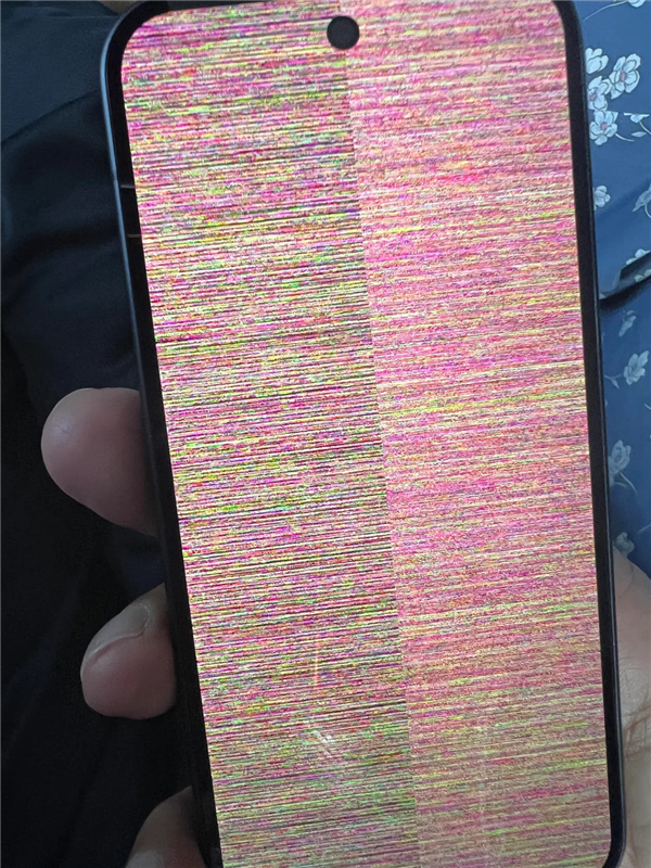 谷歌Pixel 10上市即翻车：用户拿到手第二天手机就花屏