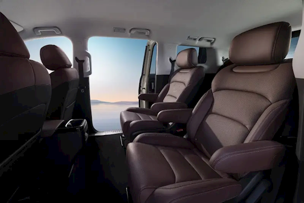 最亲民的大厂MPV 五菱星光730内饰官图发布：空间玩出花了