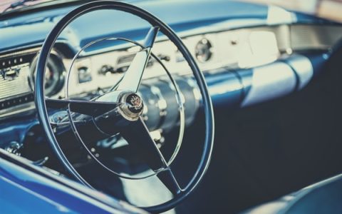 质疑费用：后排乘客高速上抢夺司机方向盘 官方回应已刑拘