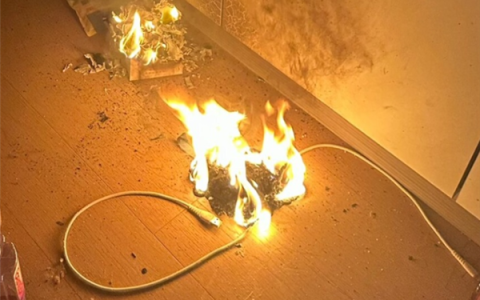 女子睡梦中被充电宝炸醒：床垫被褥部分烧毁