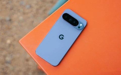 谷歌Pixel 10上市即翻车：用户拿到手第二天手机就花屏