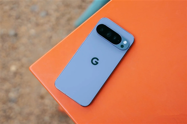 谷歌Pixel 10上市即翻车：用户拿到手第二天手机就花屏