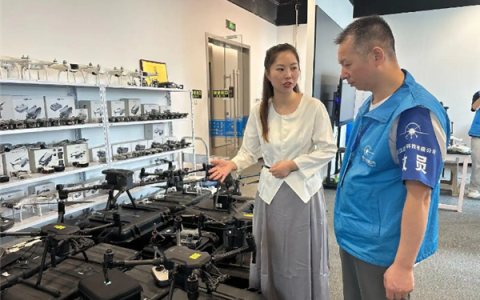 33岁女子维修无人机年入超500万 还计划拓展机器狗维修业务
