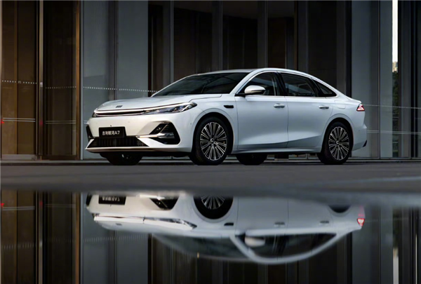 8.18万起 吉利再造爆款！全新银河A7上市2月交付破30000辆