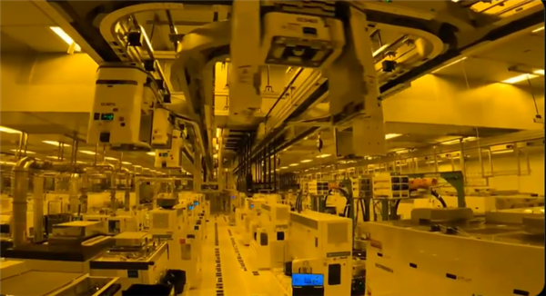 台积电“银色高速公路”首度公开！EUV光刻机生产芯片全程曝光