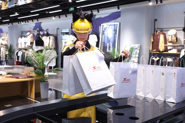 特步携手美团闪购，开启运动装备"30分钟达"时代