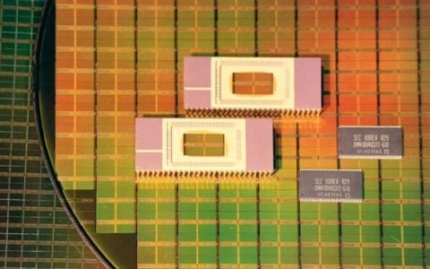 三星的64Mb SDR SDRAM被应用于GeForce 256 GPU(1999年)