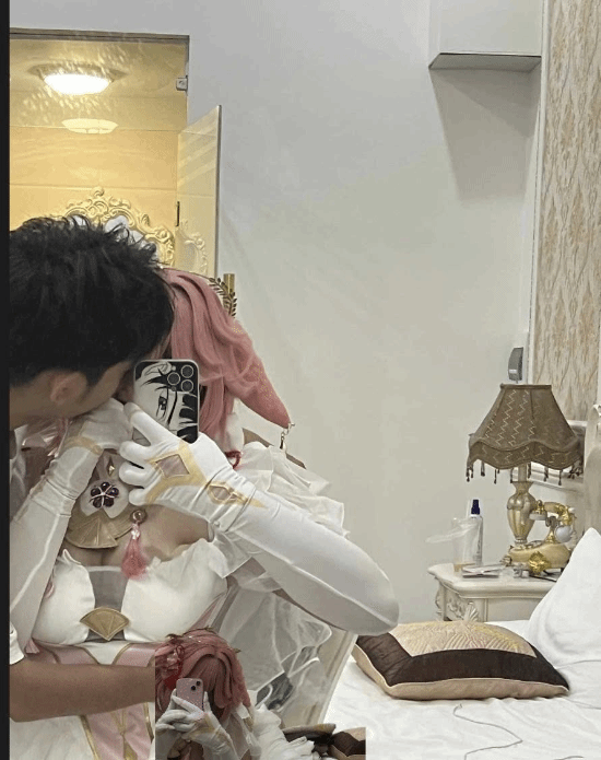 超走心！印尼网友cos《原神》角色为服役丈夫践行