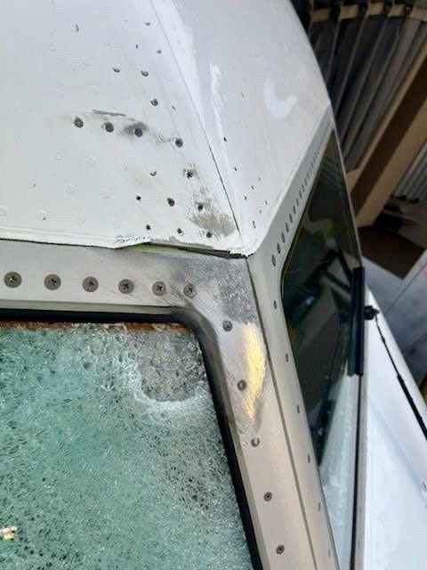 美国客机万米高空挡风玻璃破裂 飞行员受伤！竟是气球惹祸