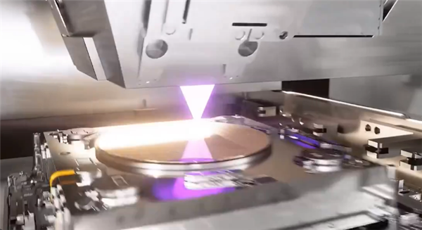 台积电“银色高速公路”首度公开！EUV光刻机生产芯片全程曝光