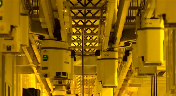 台积电“银色高速公路”首度公开！EUV光刻机生产芯片全程曝光