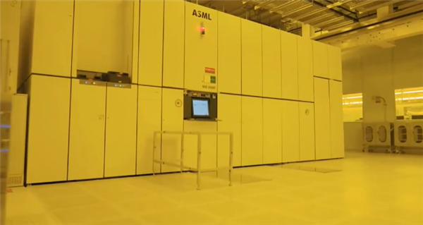 台积电“银色高速公路”首度公开！EUV光刻机生产芯片全程曝光
