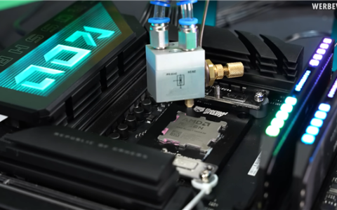 大神玩家动手：9800X3D用上超算的喷雾冷却！可惜不是太完美