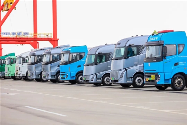 吉利联合打造！全球首艘醇氢电动集散两用船“远醇001”号首航