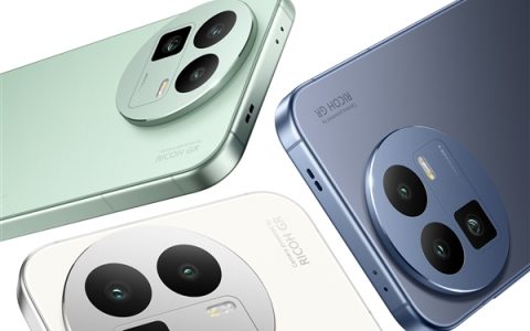 挑战最强标准版！真我GT8公布：同级唯一潜望长焦+理光GR影像