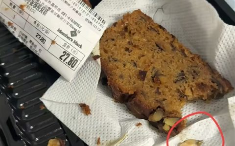 山姆枣泥核桃蛋糕吃出一颗“牙” 客服回应：我们也很惊讶