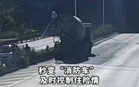 女子行车途中包里充电宝突然自燃：差点烧毁一辆车