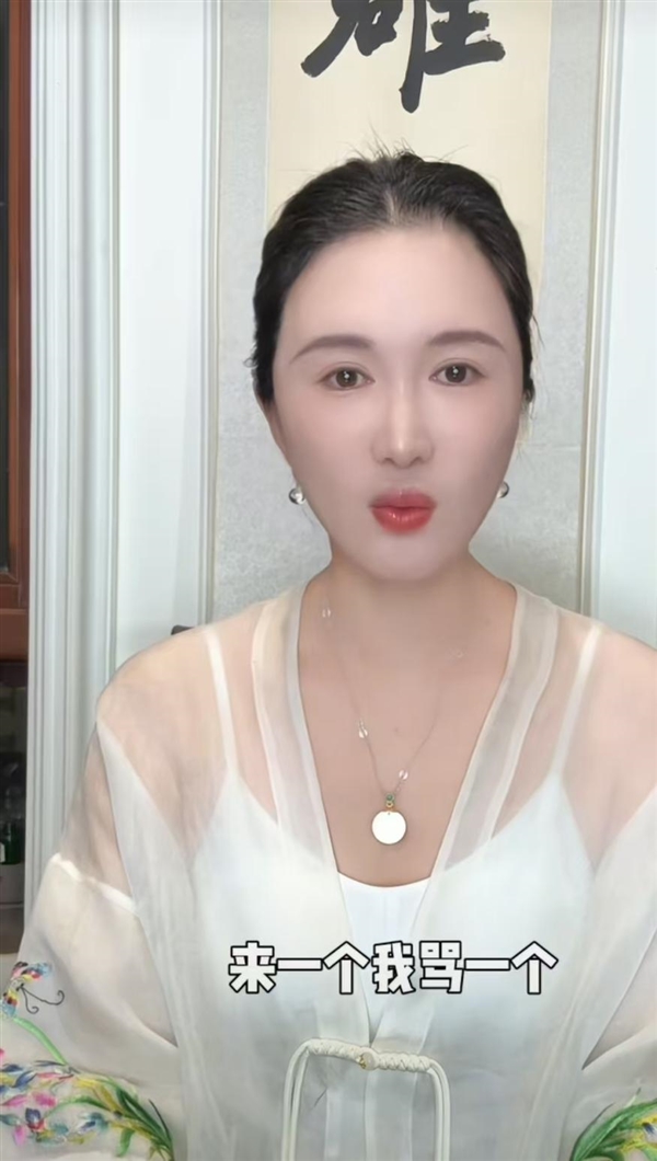 74岁张纪中为1岁女儿庆生遭网友围攻 妻子回应：来一个骂一个