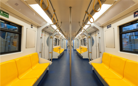 国庆假期迎返程高峰：广州、深圳、成都等多地地铁延迟收车