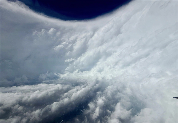 五级飓风！全球风王梅利莎登陆牙买加：医院屋顶被掀翻