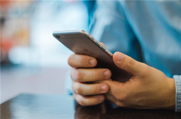 6岁儿童常看手机近视高达1200度 医生：随时可能失明