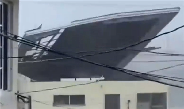 五级飓风！全球风王梅利莎登陆牙买加：医院屋顶被掀翻