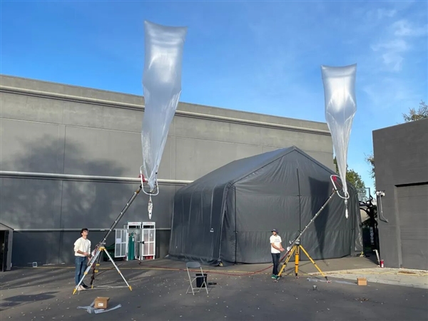 美国客机万米高空挡风玻璃破裂 飞行员受伤！竟是气球惹祸