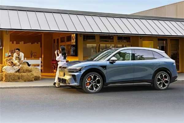 全栈900V充电只需10分钟！焕新极氪7X开售：立省5000元