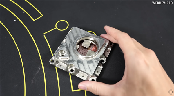 大神玩家动手：9800X3D用上超算的喷雾冷却！可惜不是太完美