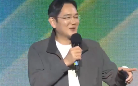 三星会长李在镕活动现场感慨：为什么那么多苹果手机！