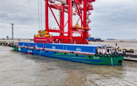 吉利联合打造！全球首艘醇氢电动集散两用船“远醇001”号首航