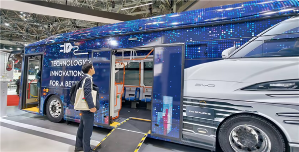 两款专为日本打造 比亚迪J6、J7、K8纯电巴士亮相东京车展