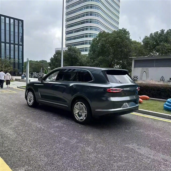 不是老头乐 国内造车新势力新车出街：几乎1:1复刻宾利添越！