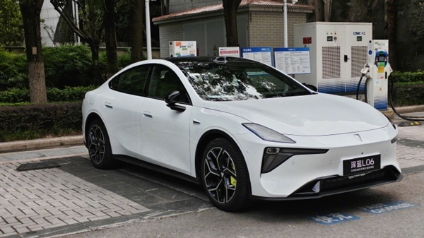 陈震回应“高质量粉丝”质疑：深蓝L06比特斯拉Model 3强的多！