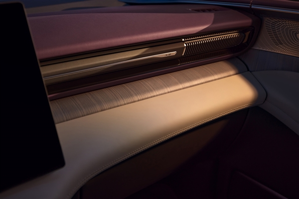 配60升大油箱 小鹏X9增程版内饰公开：全车用4.2米进口真木