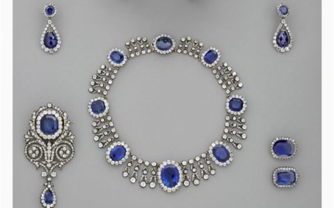 法国卢浮宫发生入室盗窃案：9件稀世珍宝丢失 凶手骑摩托逃窜