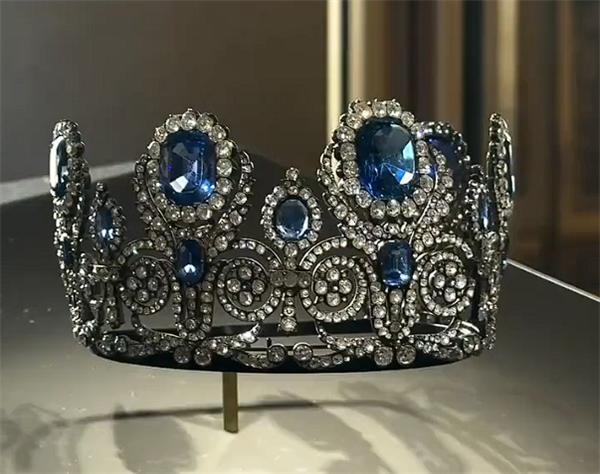 不是第一次被盗了！卢浮宫失窃藏品清单公布：8件为无价之宝