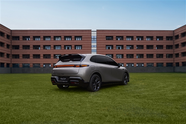 新势力纯电“高尔夫” 零跑Lafa5内饰官图发布：战斗感极强