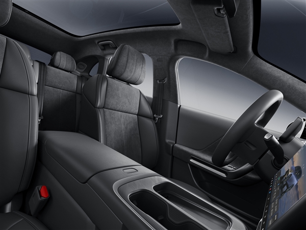 新势力纯电“高尔夫” 零跑Lafa5内饰官图发布：战斗感极强