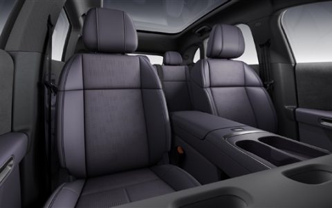 新势力纯电“高尔夫” 零跑Lafa5内饰官图发布：战斗感极强