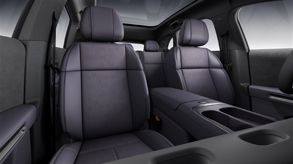 新势力纯电“高尔夫” 零跑Lafa5内饰官图发布：战斗感极强