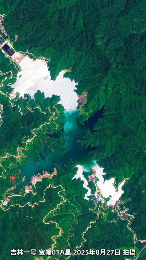 卫星俯瞰亚洲最大的露天铜矿：如同“大地指纹”