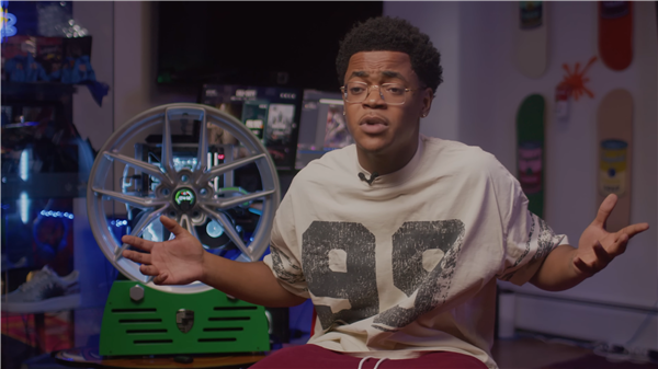 RTX 5080整机塞进保时捷911轮毂！通过钥匙开机重启