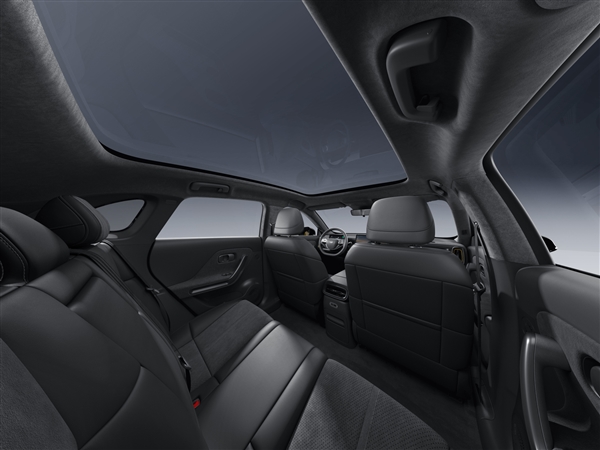 新势力纯电“高尔夫” 零跑Lafa5内饰官图发布：战斗感极强